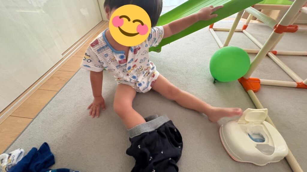 子どもの朝のお着替えの画像