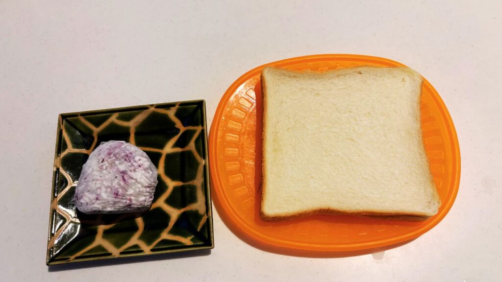 パンとおにぎりの画像