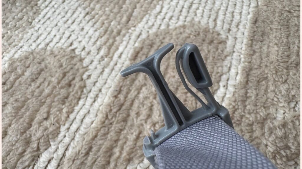 バックルが割れている画像