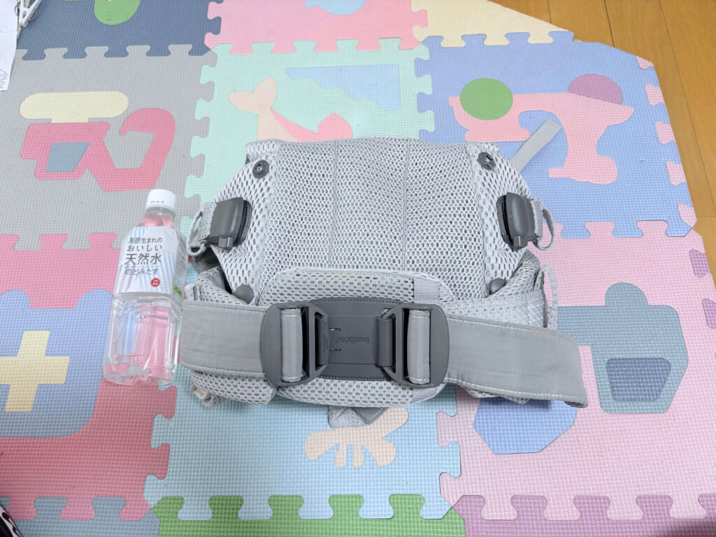 ベビービョルンがコンパクトに畳んである画像